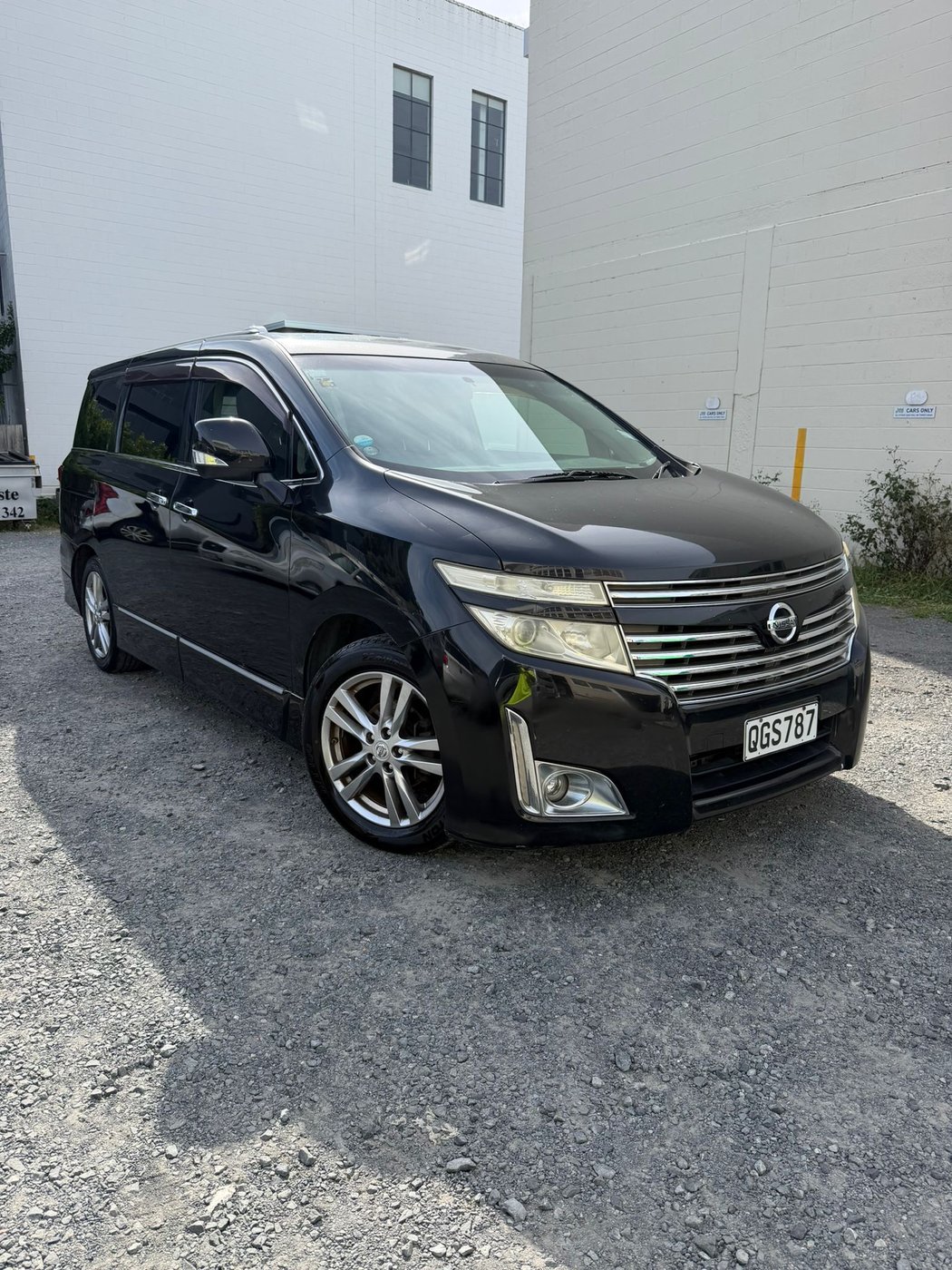 2011 NISSAN ELGRAND