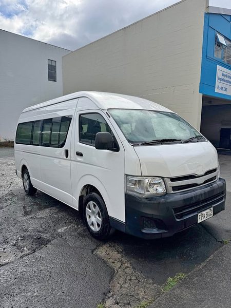 2010 TOYOTA HIACE MINI BUS