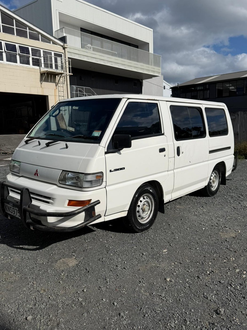 2005 MITSUBISHI L300